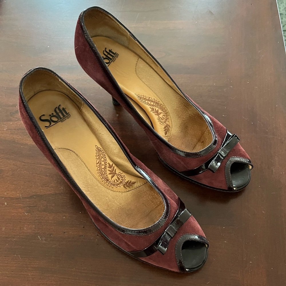 Maroon suede heels with bow. Size 10 by Sofft